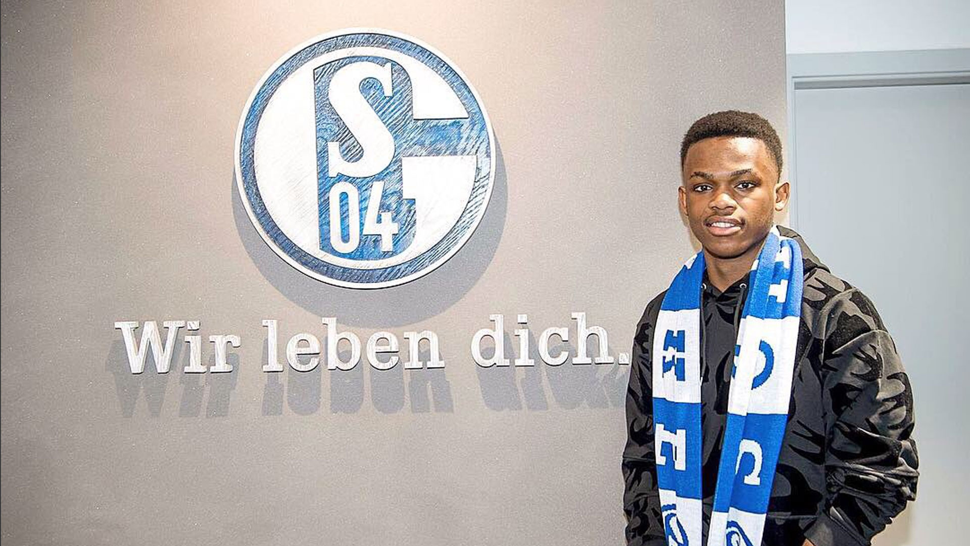 的舞台上完 的舞台上完